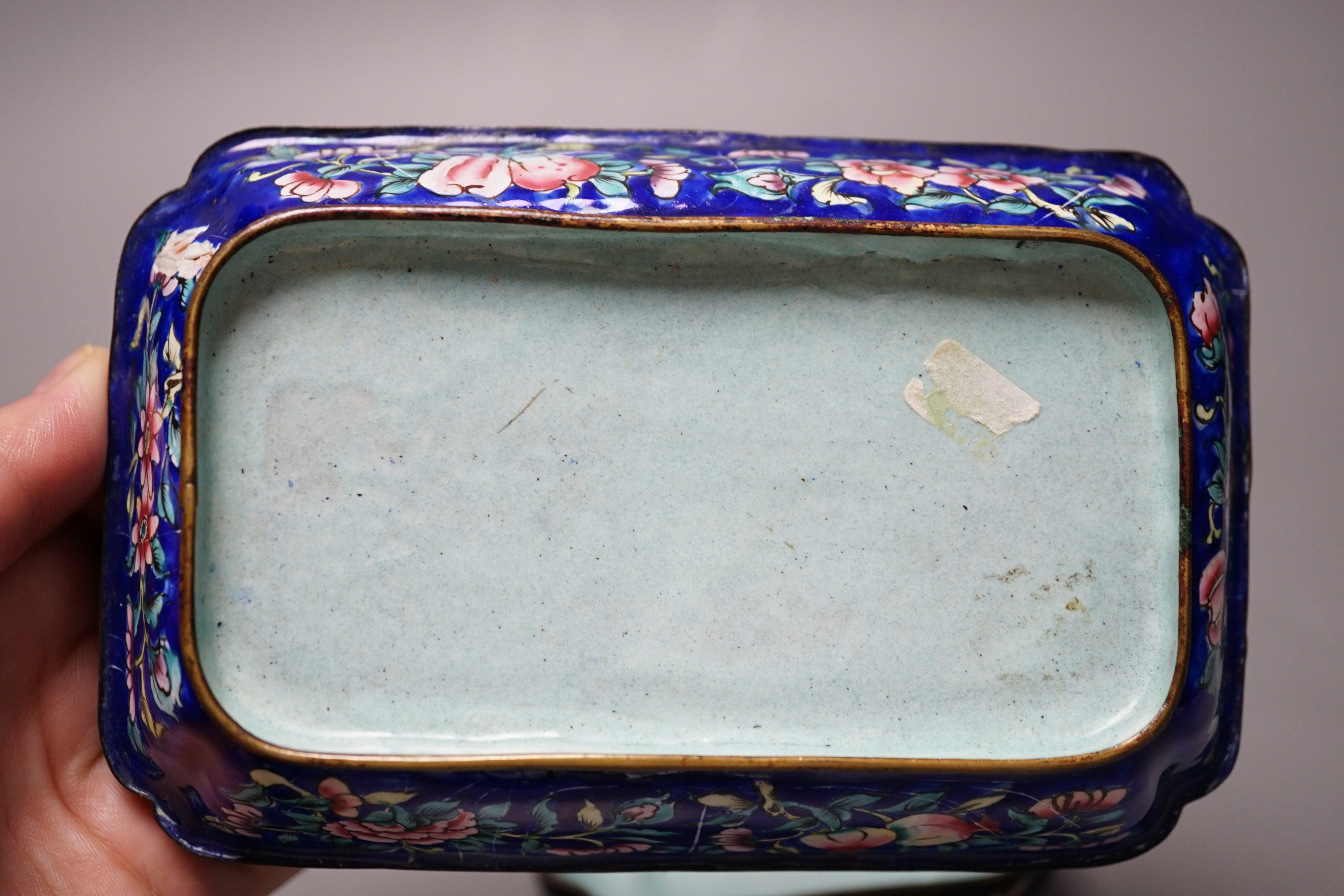 A 19th century Chinese Guangzhou enamel box and cover, 16cm long